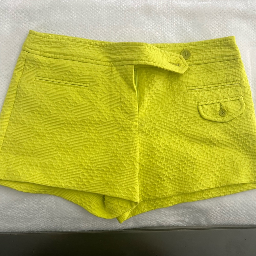(NWT) Trina Turk Limeade “Ricardo” Textured Shorts (Size 4)